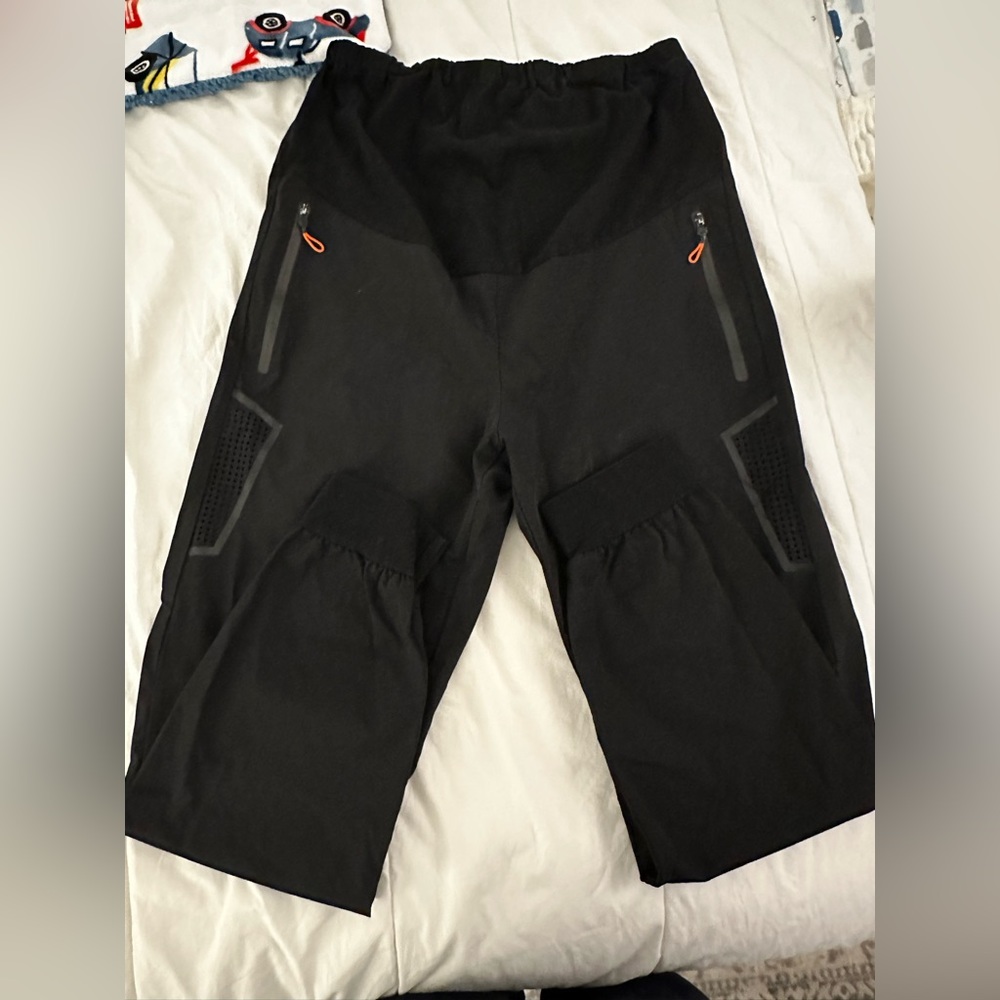 One pair of Maternity pants. Gently used and in good condition.